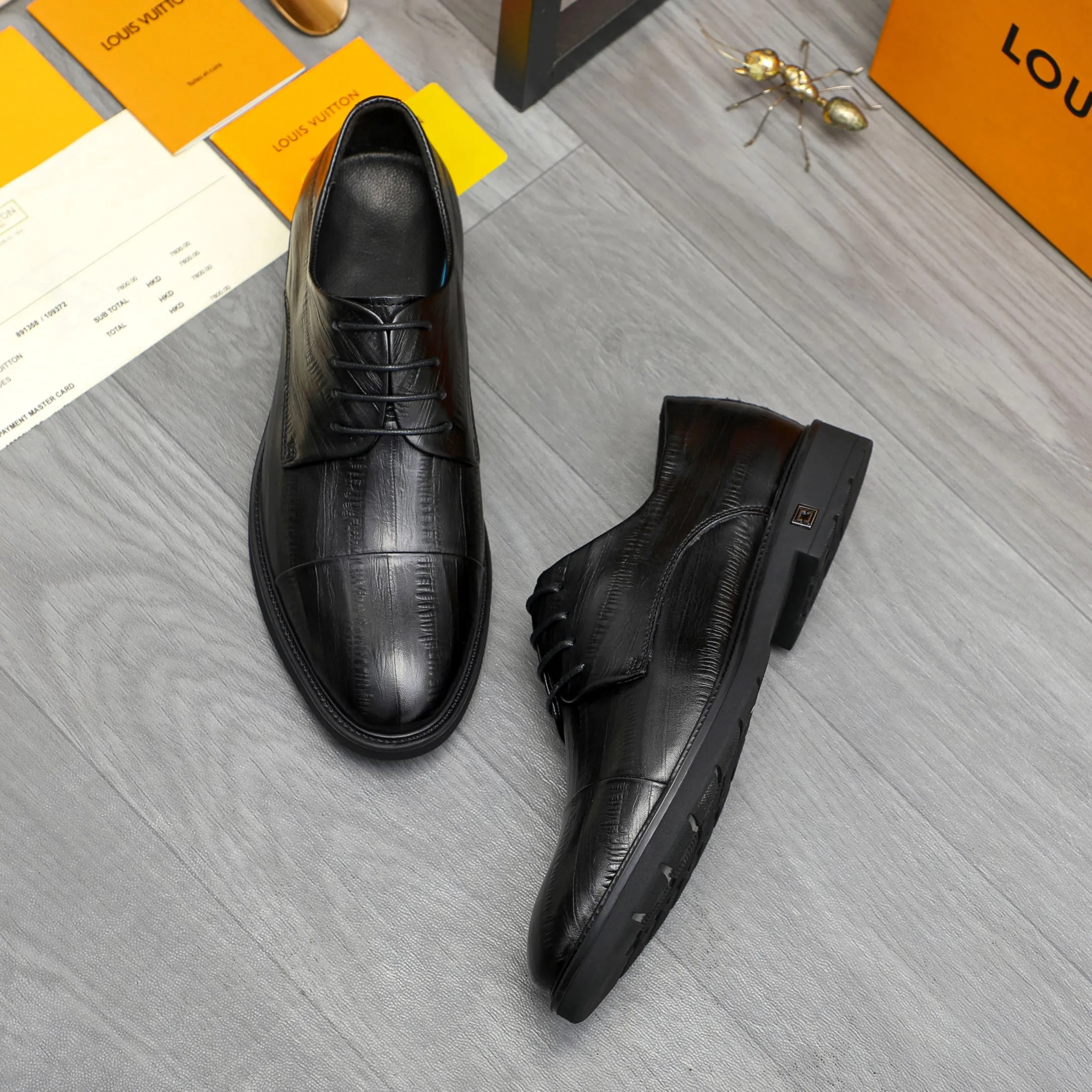Men's shoes 💰p442 Product trademark: LV (Louis Vuitton) business lace-up leather shoes Regular size: 38-46 (45.46 custom-made, non-refundable) Product materials: Selected high-quality vertical grain cowhide upper, cowhide lining, rubber outsole